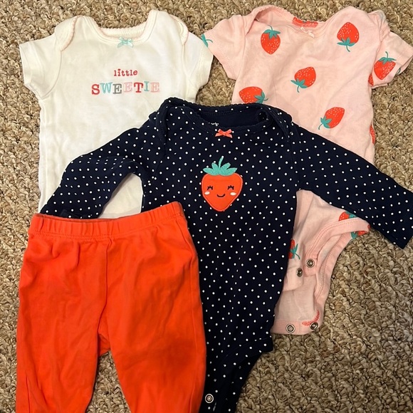UEC CARTERS 3M STRAWBERRY SET - ONESIE JUMPSUITS AND PANTS - Picture 3 of 5